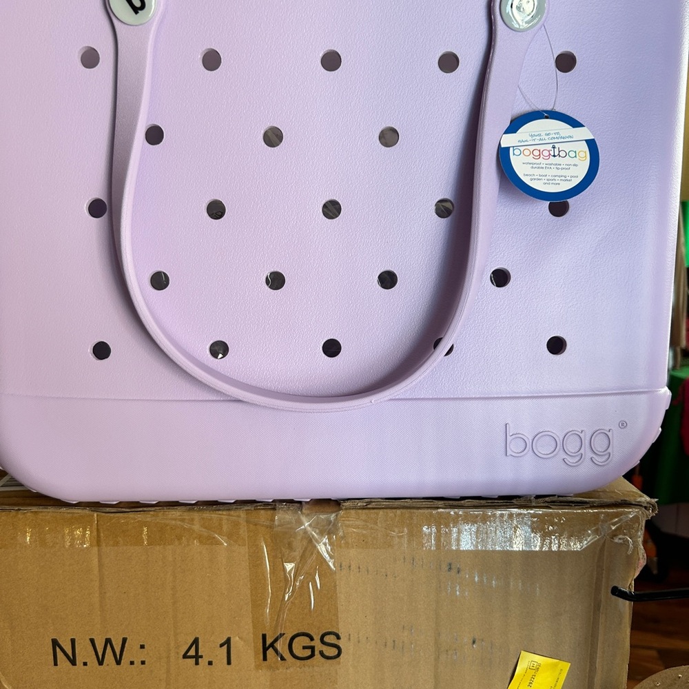 NWT LARGE LILAC BOGG BAG